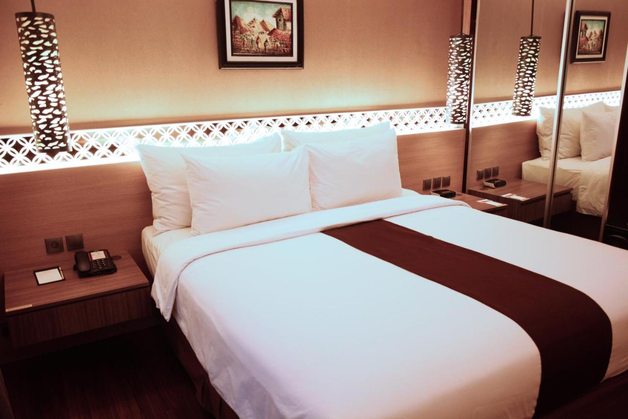 Ramada By Wyndham Bali Sunset Road Kuta Hotel Семиняк Екстериор снимка