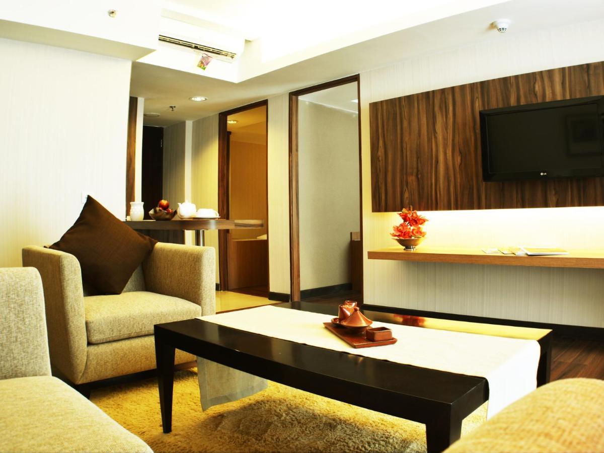 Ramada By Wyndham Bali Sunset Road Kuta Hotel Семиняк Екстериор снимка