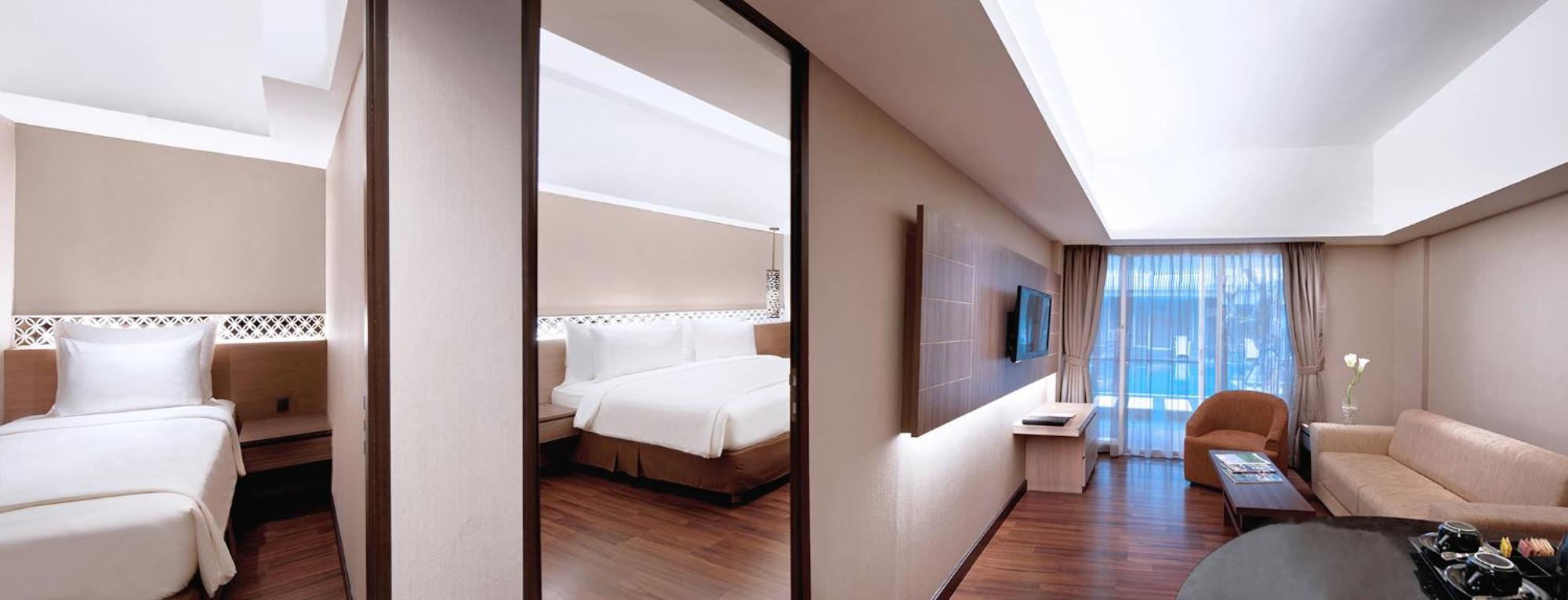 Ramada By Wyndham Bali Sunset Road Kuta Hotel Семиняк Екстериор снимка