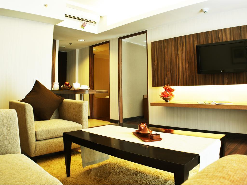 Ramada By Wyndham Bali Sunset Road Kuta Hotel Семиняк Екстериор снимка