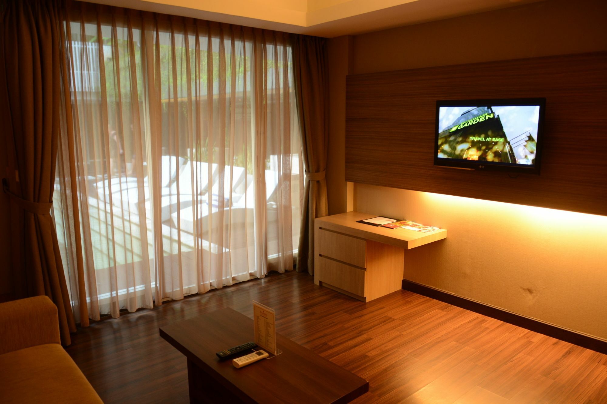 Ramada By Wyndham Bali Sunset Road Kuta Hotel Семиняк Екстериор снимка